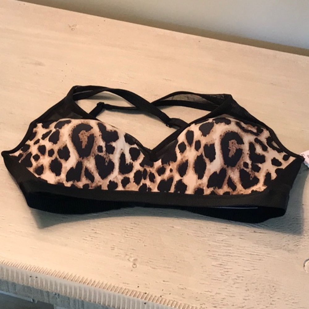 Victoria’s Secret Size 32D Incredible Sports Bra - Picture 5 of 5